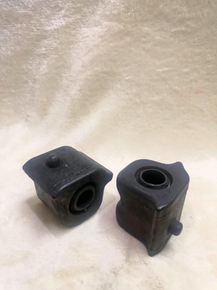 Toyota Prius 3rd Gen Front Stabilizer Bar Bushing Pair (48815-28200 / 48815-28210)